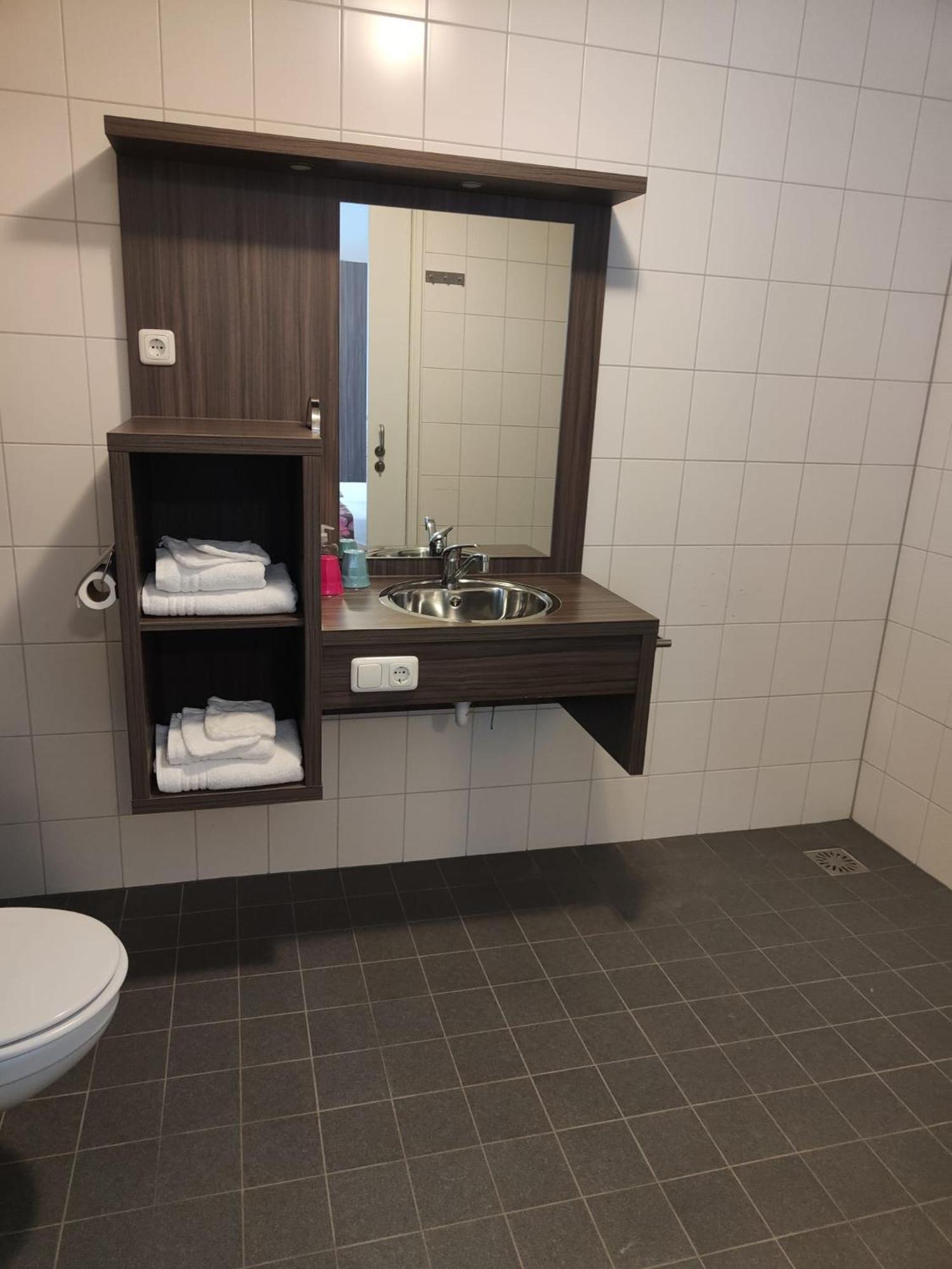 B&B Hotel De Vrije Vogel Elsloo  المظهر الخارجي الصورة